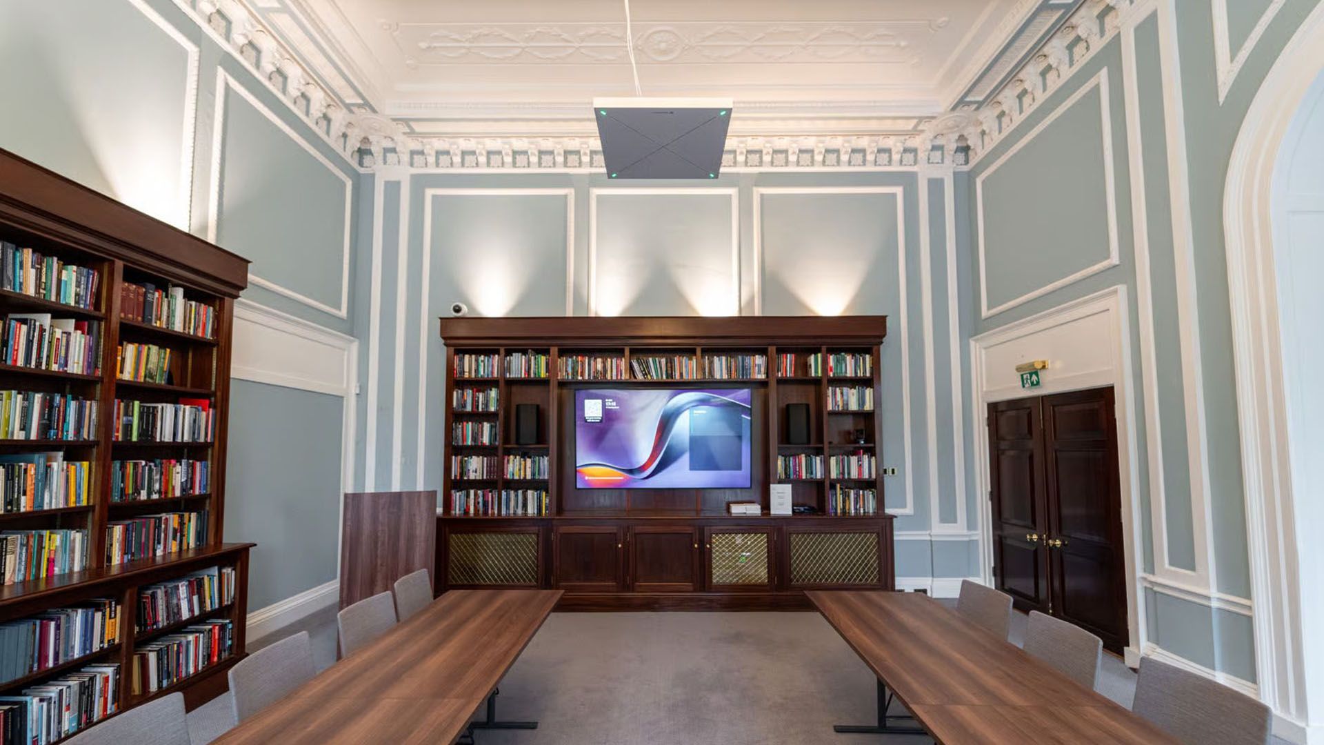 Рішення TeamConnect Ceiling та MobileConnect від Sennheiser в історичних залах Британської академії