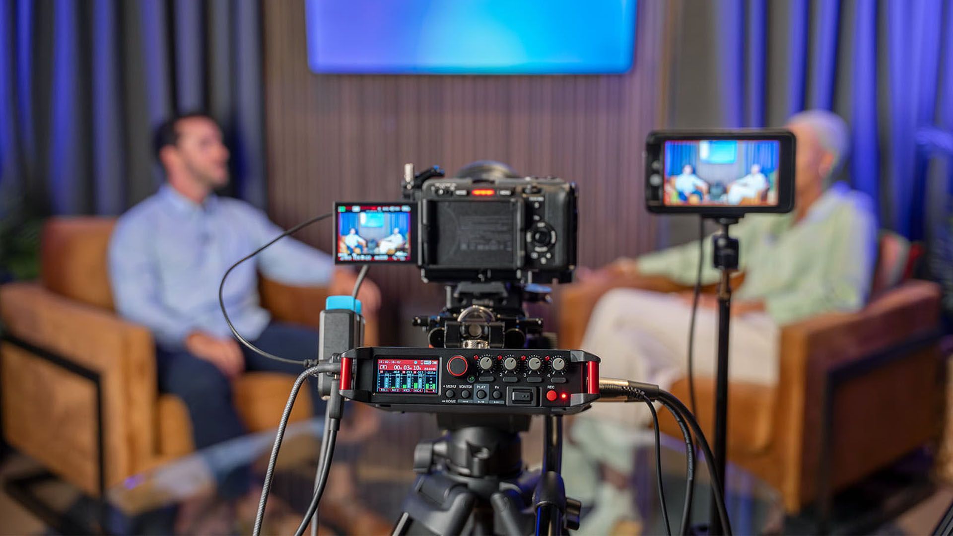 TASCAM представляє новий польовий рекордер FR-AV4